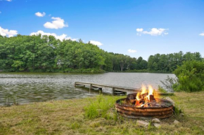 LAKEFRONT PARADISE 4 bedroom Home w direct lake access, Pets OK